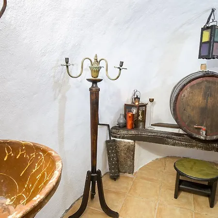 Mylopetres Traditional Finikia Oia (Santorini)