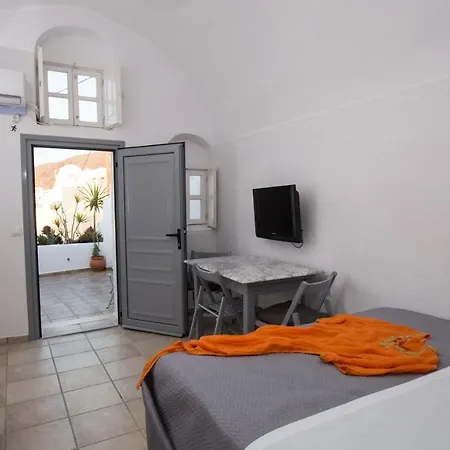 Mylopetres Traditional Finikia Oia (Santorini)