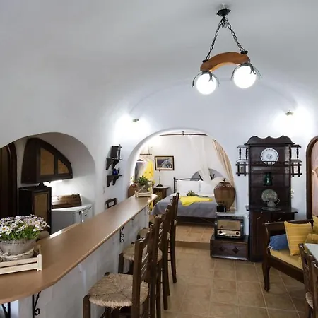 Mylopetres Traditional Finikia Apartment *