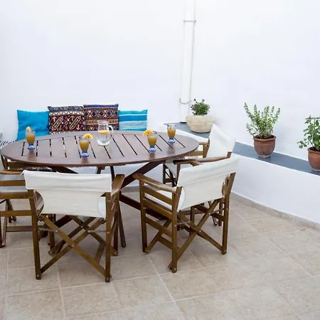 Mylopetres Traditional Finikia Apartment *